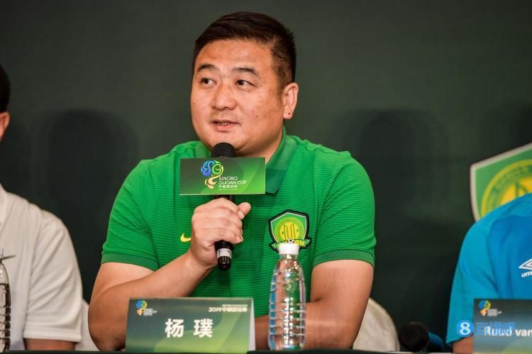 美女扒开下面让男生舔